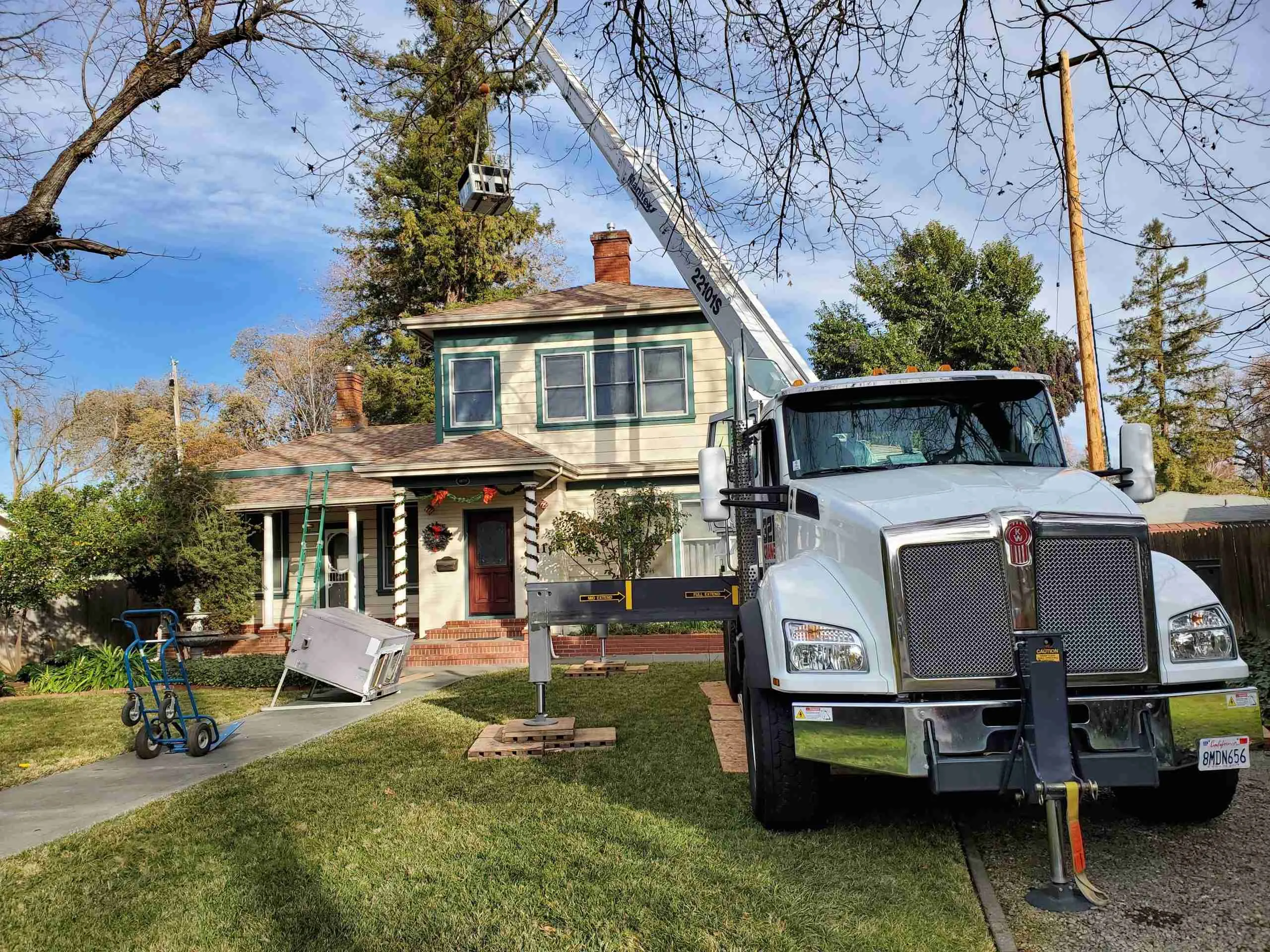 HVAC technician performing a repair in Nashville